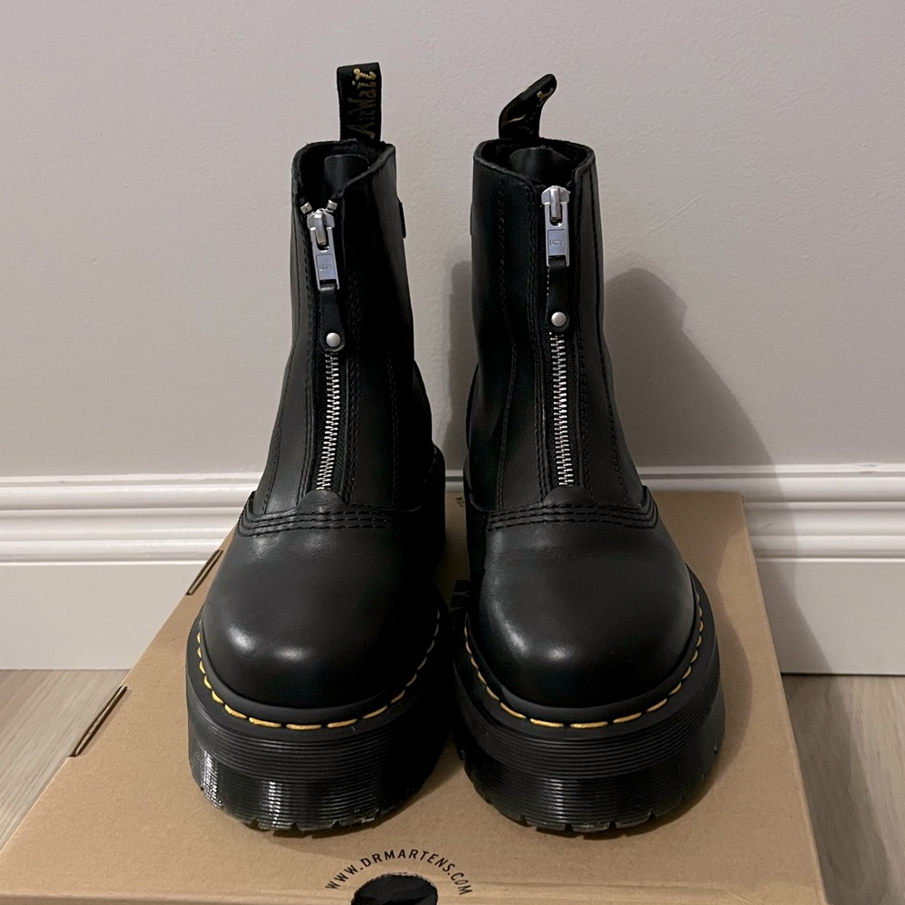 DR. MARTEN | JETTA Zip Boot